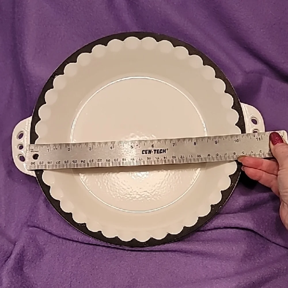 0704. Inspired Home ~ White Baked Enamel and Black Scalloped Pie/Quiche Dish ~